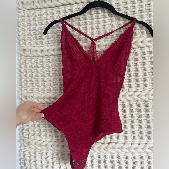 DYNAMITE XS Red Lace Bodysuit - Picture 2 of 4